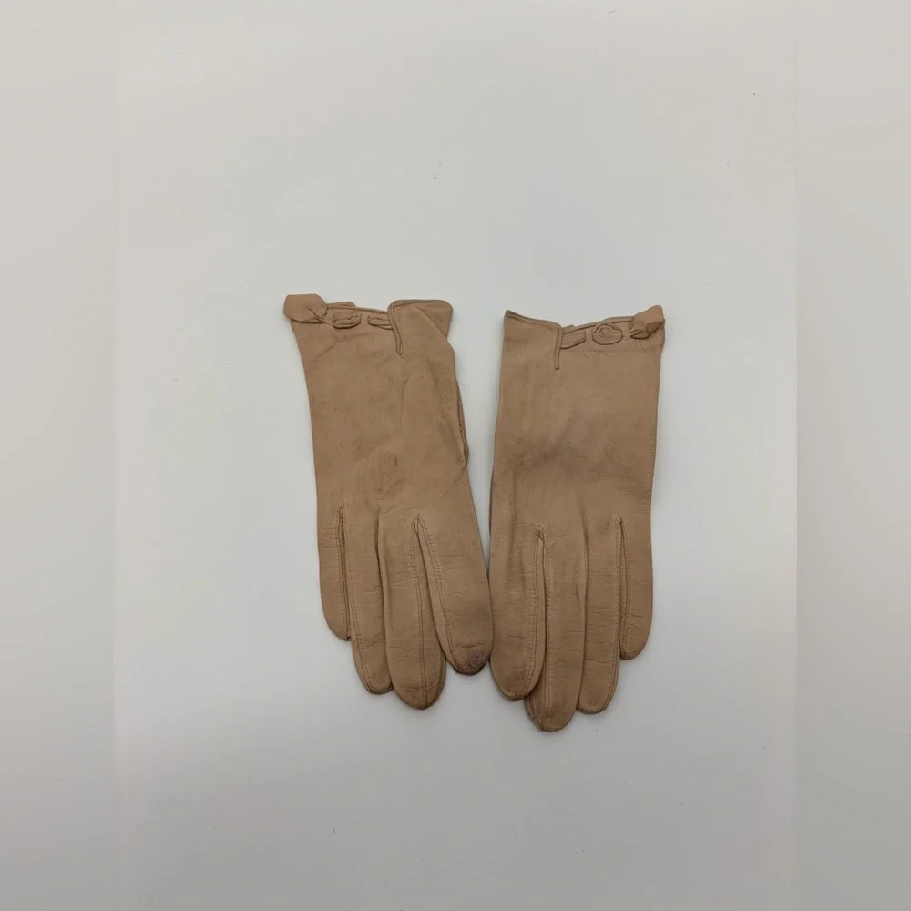 Vintage Taupe Kid Leather Gloves with Bow Detail – Size 7 (Approx.)